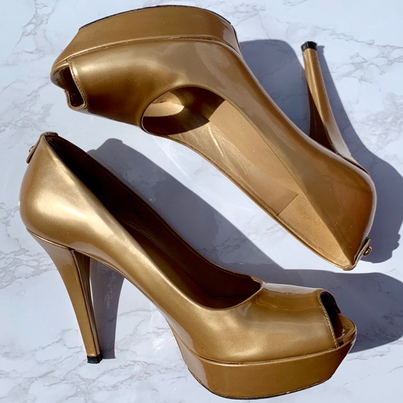 Stuart Weitzman 7 N Gold Platform Peeptoe Pumps - Picture 1 of 8